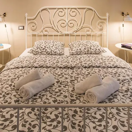 One Metropolitan Apartment *